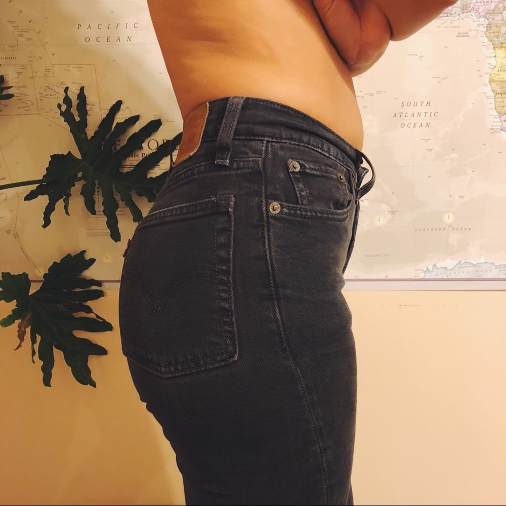 🌻 Vintage High Waisted Levi’s Jeans - Picture 2 of 8